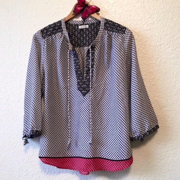 Antilia Femme Tops - 🔹SOLD🔹 Antilia Femme • batik boho blouse